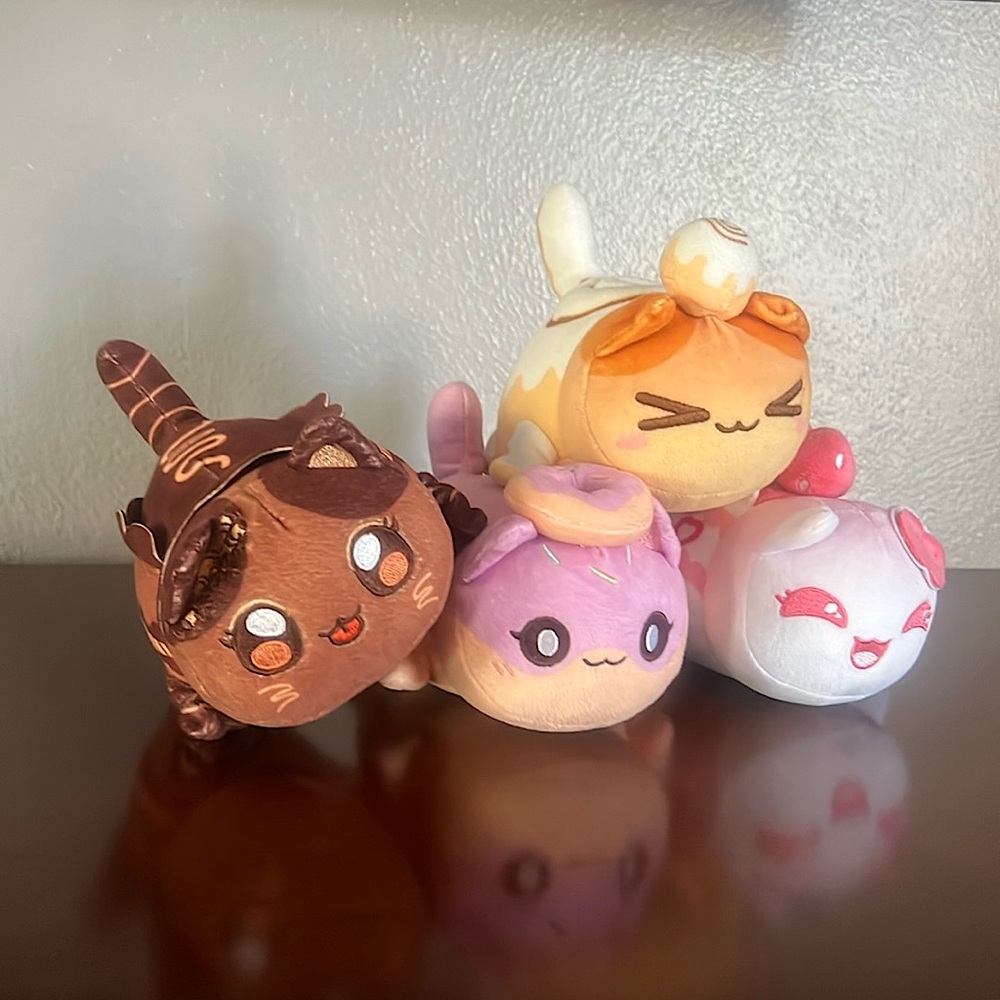 Aphmau Sweet Treats Mystery Meemeows Bundle